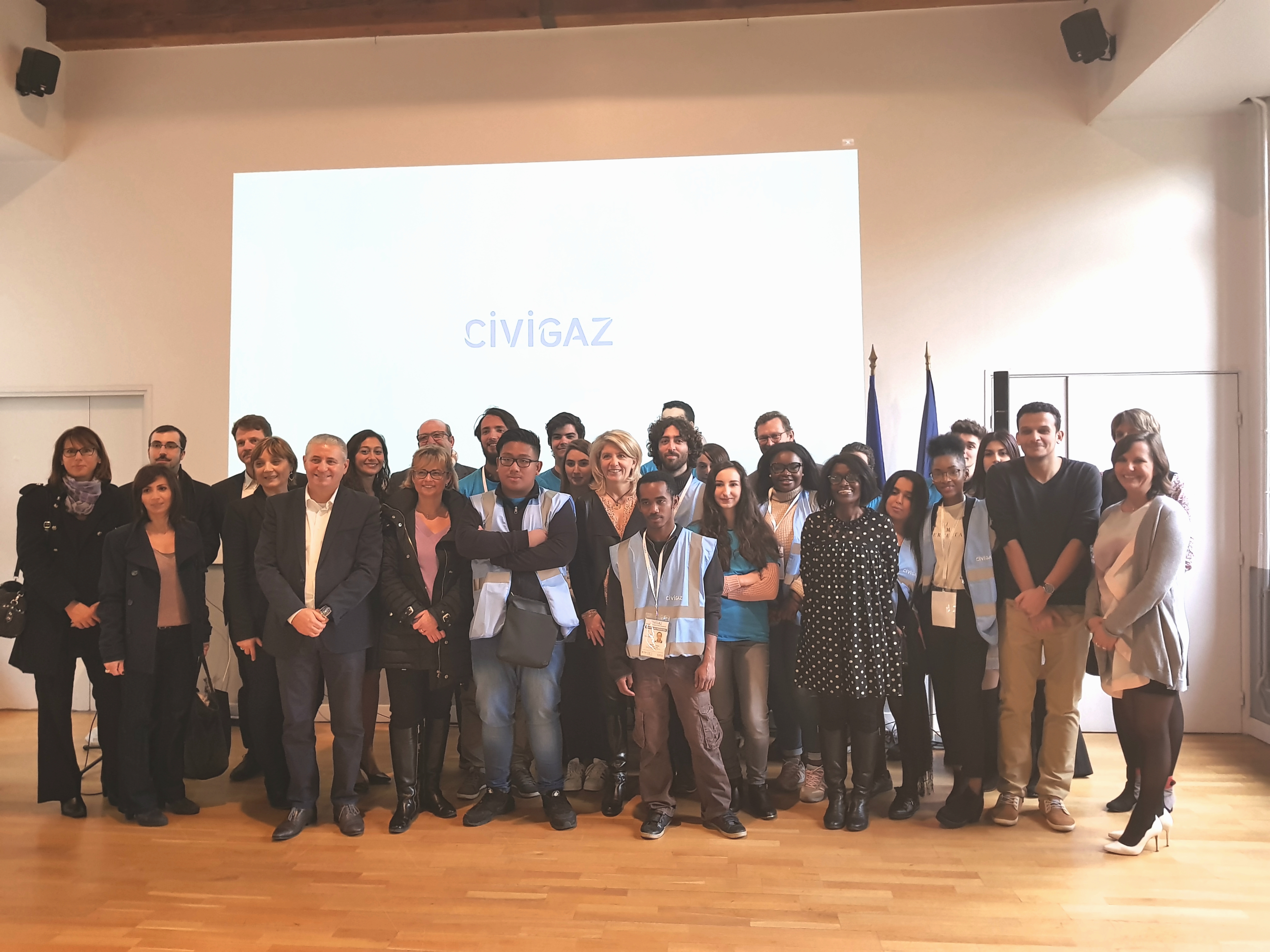photo de groupe pour le lancement officiel du projet sur la commune d'oullins en mairie